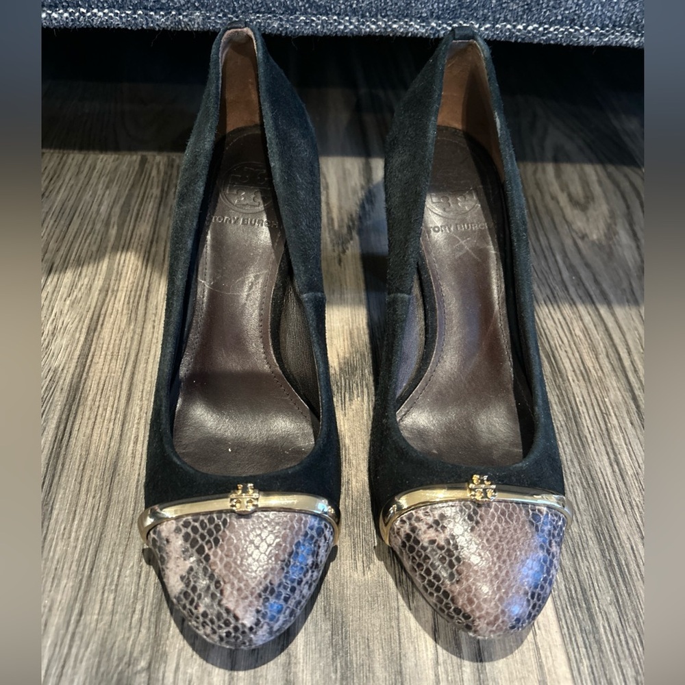 Tory Burch Pacey Black and Snake Round Cap Heels 7.5